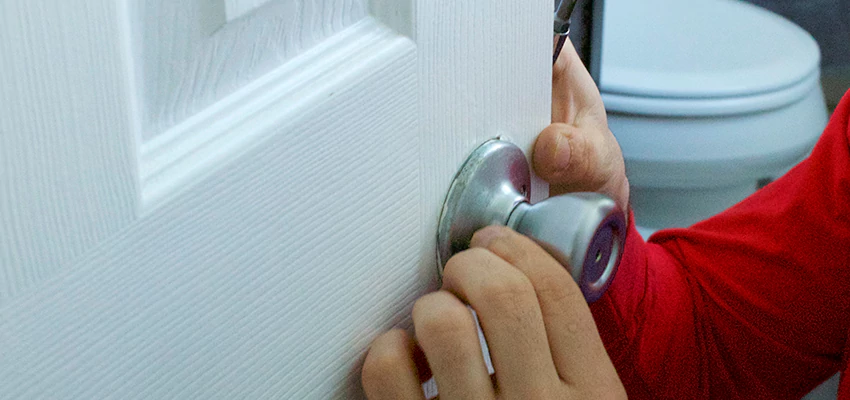 Vintage Door Knob Replacement in Oak Park, CA